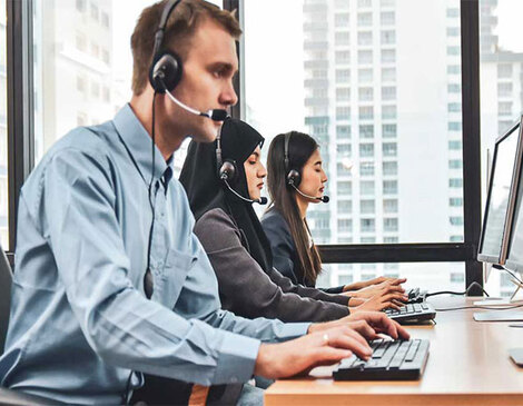 Recruitment consultant speaking with a candidate